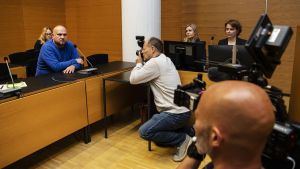 Nuorisosäätiön hallituksen ex-puheenjohtaja Perttu Nousiainen tunnusti rikoksensa Helsingin käräjäoikeudessa 23. elokuuta.
