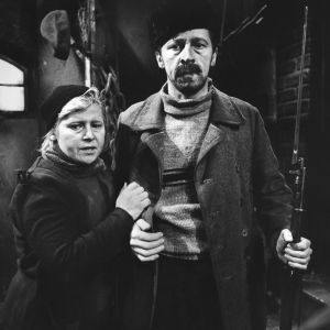 Näyttelijät Irma Tanskanen (Hilma) ja Veijo Pasanen (Lennu) tv-draamassa Lennu (1967).