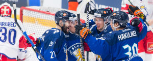 Finland möter Tjeckien på lördag. Finlands herrar firar 1–0-målet mot Tjeckien.