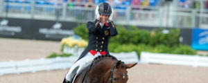 Storbritanniens OS-mästare Charlotte Dujardin kom trea i VM-2018 i USA med hästen Mount St John Freestyle. Storbritanniens OS-mästare Charlotte Dujardin kom trea i VM-2018 i USA med hästen Mount St John Freestyle.