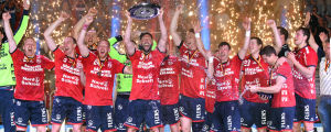 Karlsson fick ett bra avslut på karriären i och med Bundesligatiteln. Flensburg efter att de vunnit Bundesliga.