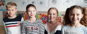 Elmeri Peltomaa, Hilma Aalto, Peppi Koivisto och Ella Lundberg går på femman i Björneborgs svenska samskola. Elmeri Peltomaa, Hilma Aalto, Peppi Koivisto och Ella Lundberg går på femman i Björneborgs svenska samskola.