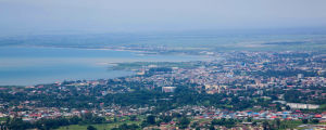 Vy över Burundis huvudstad Bujumbura vid Tanganyikasjön. Vy över Burundis huvudstad Bujumbura vid Tanganyikasjön.