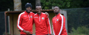 Moses, Dafaa och Mangiandu - leendet har återvänt till Jaros träningar. Kareem Moses, Anthony Dafaa och Christopher Mandiangu trivs i ett vinnande Jaro.