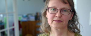 Sari Kivistö Satirexpert och litteraturprofessor Sari Kivistö vid Tammerfors universitet i serien "Inget att skratta åt"
