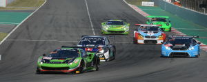 Penttinens gröna Ferrari i täten i Blancpain GT-serien. Rory Penttinen i elden i Blancpain GT-serien.