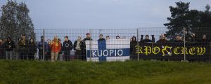 Matchen spelades inför tomma läktare så KuPS supportrar fick nöja sig med att följa matchen bakom arenastängslet. Matchen spelades inför tomma läktare så KuPS supportrar fick nöja sig med att följa matchen bakom arenastängslet.