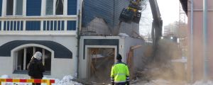 Flera kamper om gamla trähus har förts i Åbo. Rivningen av det blåa Wikeström&Krogius- huset väckte en del ilska bland Åbobor. Rivningen av det Blå huset i Åbo inleddes