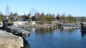 Syndalens övningsområde med hamn ligger invid Tvärminne. Militärt övningsområde i Syndalen i Hangö.