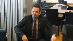 Christian Sjöstrand var kommundirektör i Lappträsk 2009-2013. Christian Sjöstrand