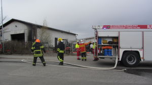 Brand i lagerbyggnad i Nickby - (Copyright: Yle/Mikaela Wikström) Brand i Nickby
