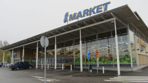 S-butikerna följer alla de direktiv som gäller inom handelslaget, oberoende av om det handlar om en stormarknad eller ett litet snabbköp. S-market Varuboden i Ekenäs