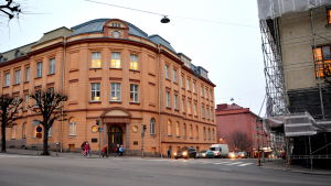 Jenny Sids barn går i Cygnaeys skola, Brahe skola och Katedralskolan i Åbo. Cyngnaeusskolan i Åbo.