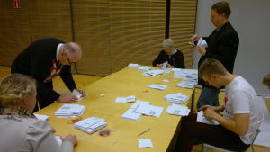 Vaalikoneista huolimatta 2012 presidentinvaaleissa myös Helsingin vaalipiirissä äänet laskettiin edelleen käsi- ja silmäpeliin luottaen. Helsingin vaalipiirin ääntenlaskentaa vuoden 2012 presidentinvaaleissa