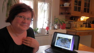 Lilian Pettersson-Smeds. Arkeolog Lilian Pettersson-Smeds undersöker jättekyrkor i Österbotten