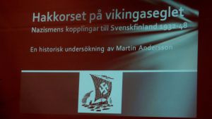 Lokalhistorikern och Sibbobon Martin Andersson blev överraskad när han började gräva i de finlandssvenska nazisternas historia Lokalhistorikern och Sibbobon Martin andersson har skrivit boken "Hakkorset på vikingaseglet - nazismens kopplingar till Svenskfinland 1932-48"