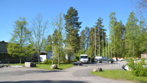 Huvudbyggnaden har redan börjat renoveras. Raasepori Resort under uppbyggnad.
