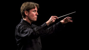 Möjligheten att få spela under ledning av en av den klassiska musikens rockstjärnor, Esa-Pekka Salonen, är en otrolig upplevelse för de studerande. Esa-Pekka Salonen