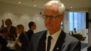 Heikki Pälve hoppas att framtidens patientdatasystem är bättre än de som vårdpersonalen tvingas använda i dag. Heikki Pälve chef för läkarförbundet intervjuas i samband med Läkardagarna i Helsingfors 13.1.2016