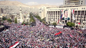 Syrier visar sitt stöd för regeringen och presidenten Bashar al-Assad i Damaskus i oktober 2011. Syrier visar sitt stöd för regeringen och presidenten Bashar al-Assad i Damaskus i oktober 2011.