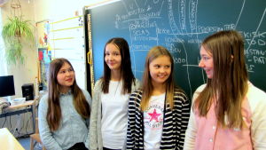 I klass 5-6 går Frida Mickos, Aurora Wallén, Elvira Johansson och Rebecka Björkell. elever