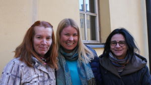 Tove Skrifvars, Linda Bäckman och Bianca Gräsbäck upplever Aurorakören som en ypperlig plats för att lära sig umgås och samarbeta med olika sorters människor. Sångarglädjen och kärleken till musiken förenar. Tove Skrifvars, Linda Bäckman och Bianca Gräsbäck upplever Aurorakören som en ypperlig plats för att lära sig umgås och samarbeta med olika sorters människor. Sångarglädjen och kärleken till musiken förenar.