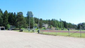Hammars idrottsplan hade kanske besök av björnen. Idrottsplanen i Hammars, Borgå.