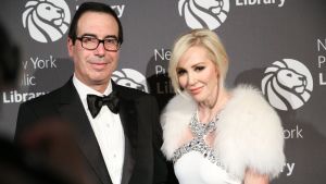 Steven Mnuchin och skådespelaren Louise Linton på Lions Gala i New York. Steven Mnuchin och Louise Linton