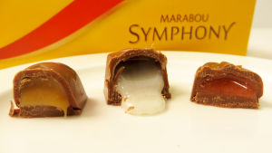 Marabou Symphony -rasian suklaakonvehteja halkaistuna