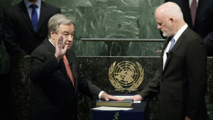 Antonio Guterres valdes för att förnya FN. Vi måste kunna konfrontera det här århundradets problem, säger Lajčák. Antonio Guterres svärs in som generalsekreterare för FN.