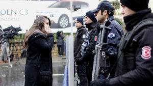 Stark polisnärvaro omkring nattklubben Reina i Istanbul. Turkisk kravallpolis vaktar området nära nattklubben Reina.