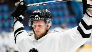 Savilahti-Nagander, som spelat många säsonger i SaiPa, är utlånad från Villmanstrand till Åbo resten av säsongen. Per Savilahti-Nagander, TPS våren 2017.