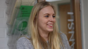 Clara Wirta var på skuggbesök innan hon gjorde sitt val. Clara Wirta går i Gymnasiet Grankulla samskola.