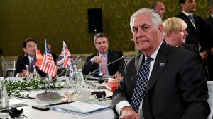 G7-ländernas utrikesministrar möttes i Lucca, Italien. Från vänster: Japans utrikesminister Fumio Kishida, Tysklands utrikesminister Sigmar Gabriel, USA:s utrikesminister Rex Tillerson och till höger Storbritanniens utrikesminister Boris Johnson. G7-ländernas utrikesministrar möttes i Lucca, Italien. Från vänster: Japans utrikesminister Fumio Kishida, Tysklands utrikesminister Sigmar Gabriel, USA:s utrikesminister Rex Tillerson och till höger Storbritanniens utrikesminister Boris Johnson. 11.4.201