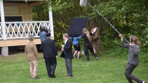 Slagsmål och sommarromans ingår i scenen som spelas in vid danslaven i Fiskars Filmset i Fiskars vid inspelningen av filmen "Syksyn jälkeen saapuu kevät".