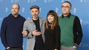 Inför presskonferensen: Jonny Lee Miller, Ewen Bremner, Anjela Nedyalkova and Danny Boyle Trainspotting-teamet i Berlinale.