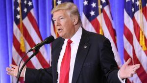 Donald Trump höll presskonferens i Trump Tower den 11 januari. Donald Trump talade på en presskonferens i Trump Tower i New York.
