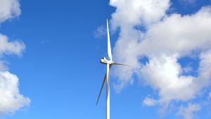 I Finland är värmepumpar och vindkraft mycket större energiformer än solenergi. Vindkraftverk i Jeppo.