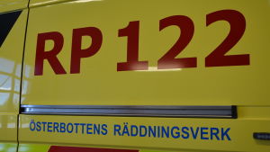 Ambulans till universitetssjukhuset i Tammerfors har hittills varit det enda alternativet för en österbottnisk strokepatient som behöver en mekanisk trombektomi. ambulans vid österbottens räddningsverk