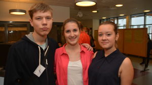Valdis Lepo är från Lettland, Lenka Vincenova och Renata Mouckova från Tjeckien Valdis Lapo från Lettland och tjeckiskorna Lenka Vincenova och Renata Mouckova vill lära sig mera om ekologi.