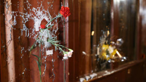 Kulhål på Rue Alibert i Paris efter terrorattentaten i november. Kulhål på Rue Alibert i Paris efter terrorattentaten i november 2015.