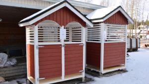 Fina skydd för avfallskärl till salu - byggda av byggnadslinjens studerande. skydd för avfallskärl byggda vid inveon i borgå
