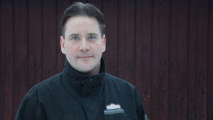 Joakim von Bergmann är vd för Kustregionens utbildningsfastigheter. Porträttbild på Joakim von Bergmann.