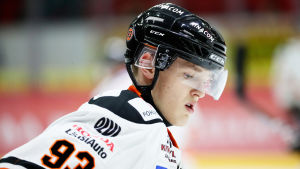 Kristian Vesalainen går som 15:e, tror McKenzie. Kristian Vesalainen i HPK:s färger.