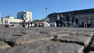 Arkeologiska utgrävningar kommer att göras på den del av Salutorget som finns i närheten av Åbo svenska teater. Utgrävningarna som också kallas för "övervakat grävande" ska sannolikt inledas i början av sommaren 2018. Salutorget i Åbo hösten 2015