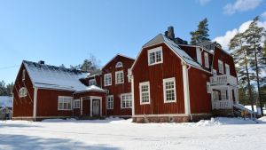 Lovisa gymnasiums elever flyttar till Traditionscentrum Kuggom de följande två månaderna. Kuggom traditionscentrum i Lovisa.