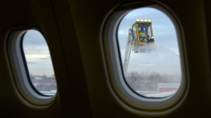 JFK-flygplatsen i New York sägs vara i dåligt skick. Vingarna på ett flygplan avisas vid JFK-flyplatsen i New York