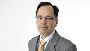 Docent Bergholm befarar att facket radikaliseras om medlemsantalet sjunker. Det är bara de mest engagerade som blir kvar. Porträttbild av specialforska Tapio Bergholm.