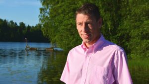 Tim Kankfelt bor granne med Tasträsk och säger att invånarna är måna om sitt träsk. Tim Kankfelt.