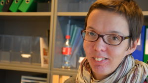Gurli-Maria Gardberg. Åbo Akademis områdeschef på utbildningsservice Gurli-Maria Gardberg tittar in i kameran.